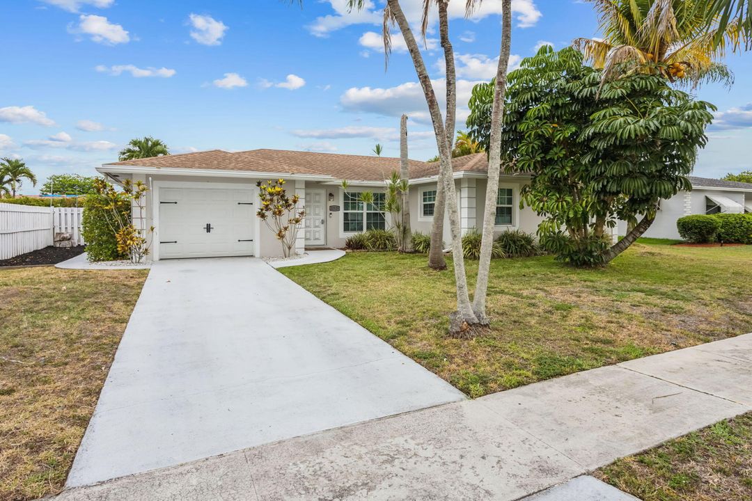 Active With Contract: $659,000 (3 beds, 2 baths, 1604 Square Feet)