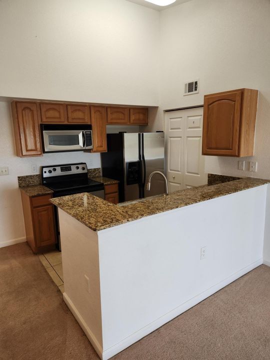 For Rent: $1,900 (2 beds, 2 baths, 960 Square Feet)