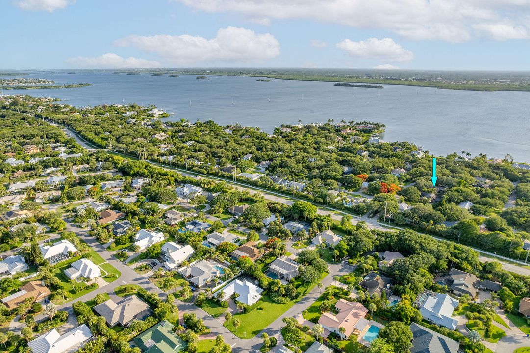 待售: $900,000 (3 贝兹, 2 浴室, 2142 平方英尺)