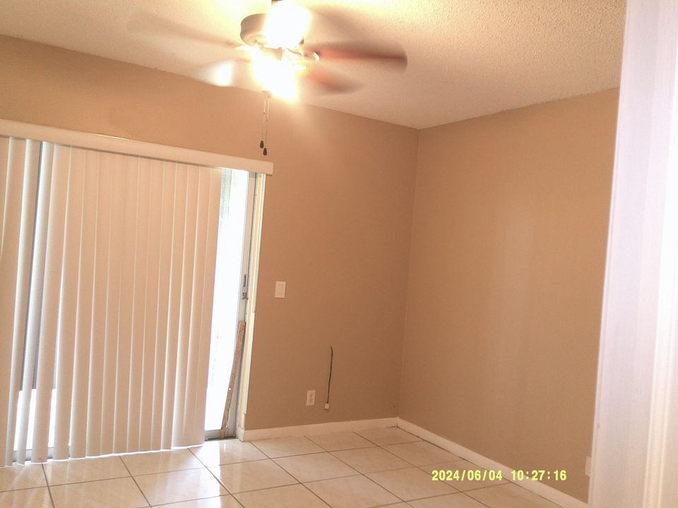 For Rent: $1,300 (1 beds, 1 baths, 615 Square Feet)