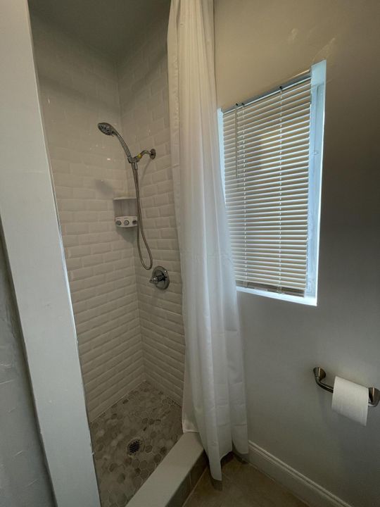 For Rent: $1,500 (1 beds, 1 baths, 2965 Square Feet)