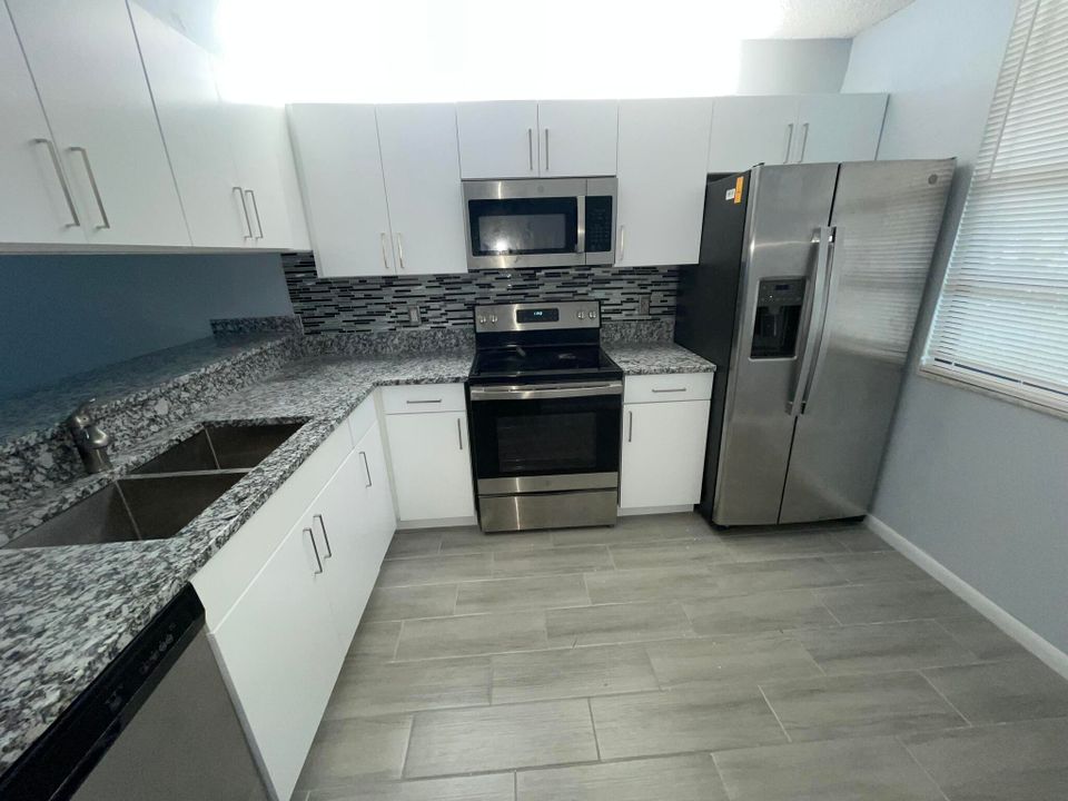 Active With Contract: $2,200 (2 beds, 2 baths, 1397 Square Feet)