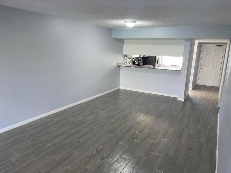 Active With Contract: $2,200 (2 beds, 2 baths, 1397 Square Feet)