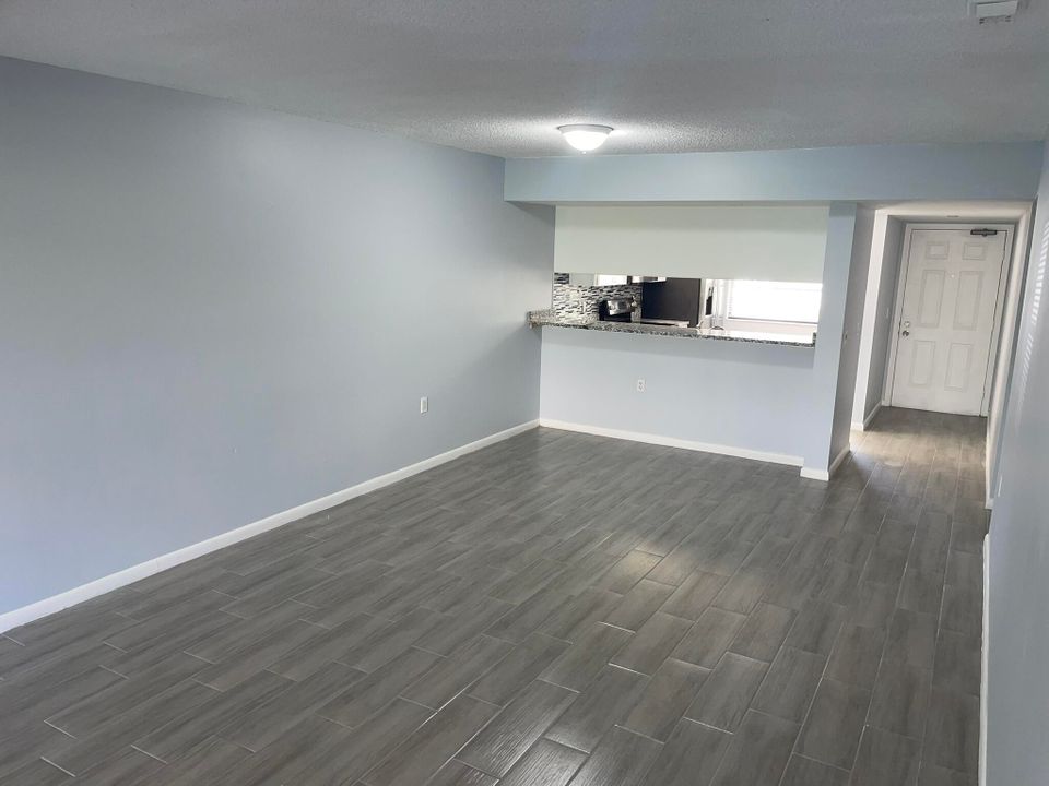 Active With Contract: $2,200 (2 beds, 2 baths, 1397 Square Feet)