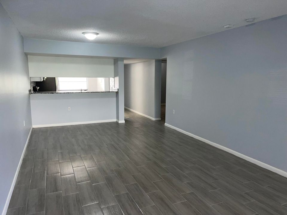 Active With Contract: $2,200 (2 beds, 2 baths, 1397 Square Feet)