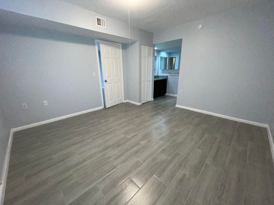 Active With Contract: $2,200 (2 beds, 2 baths, 1397 Square Feet)