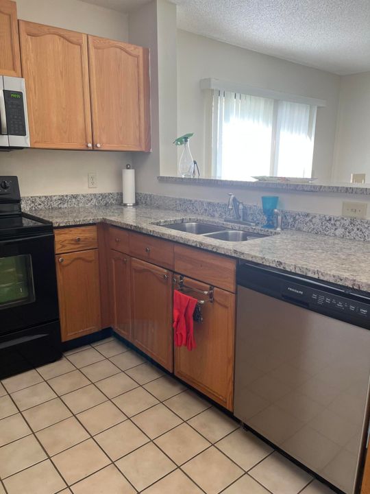 For Rent: $3,500 (3 beds, 2 baths, 1920 Square Feet)