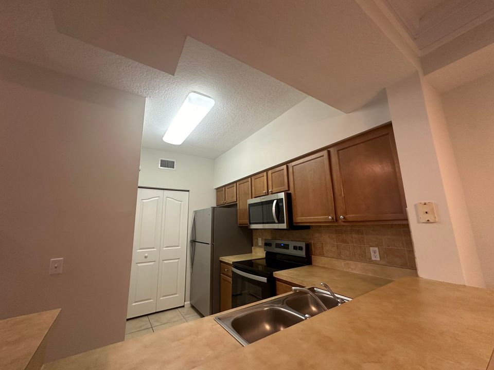 For Rent: $1,895 (1 beds, 1 baths, 604 Square Feet)