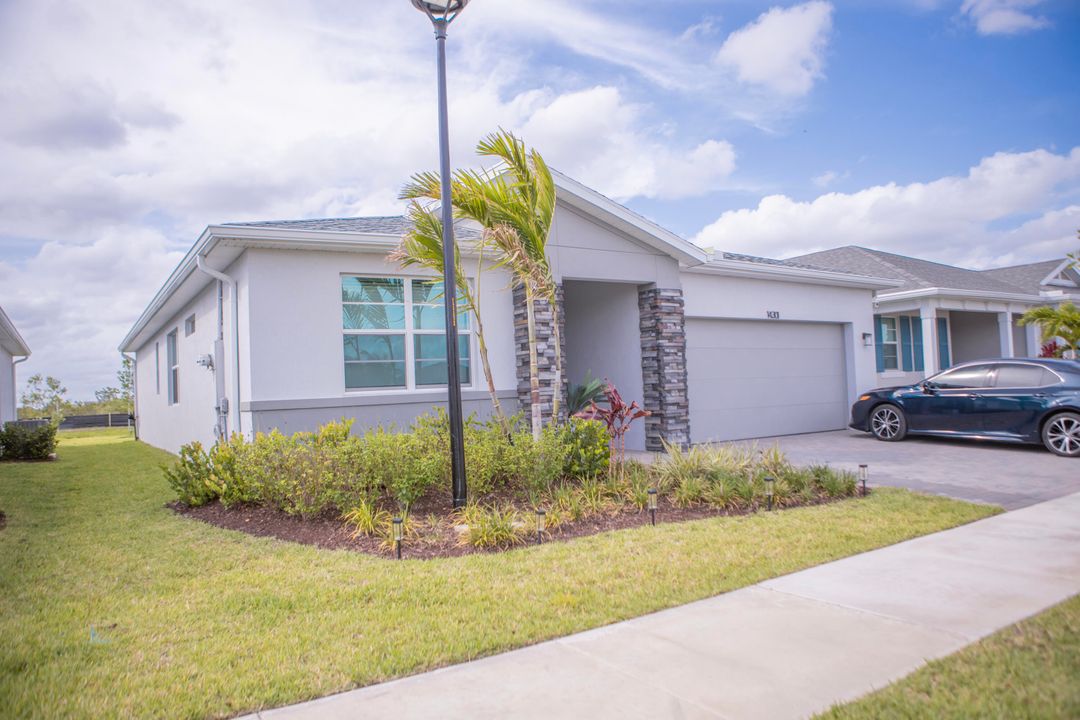 For Sale: $470,000 (3 beds, 2 baths, 1651 Square Feet)