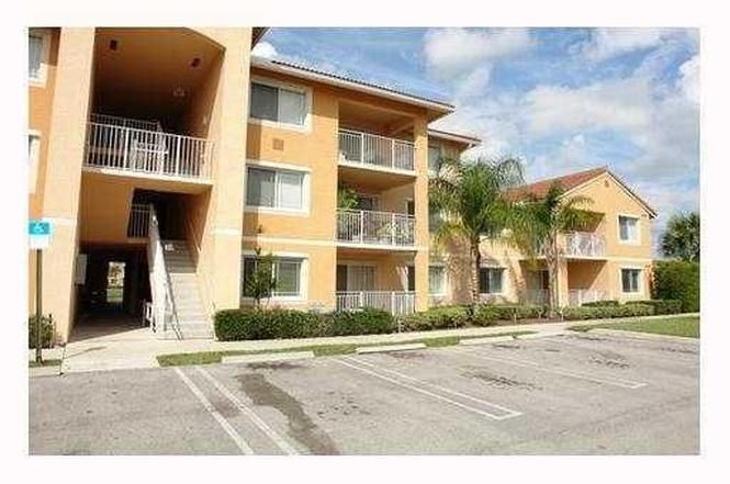 Active With Contract: $1,600 (1 beds, 1 baths, 868 Square Feet)