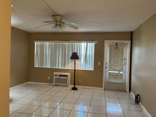 For Rent: $1,300 (1 beds, 1 baths, 615 Square Feet)