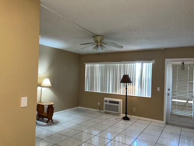 For Rent: $1,300 (1 beds, 1 baths, 615 Square Feet)