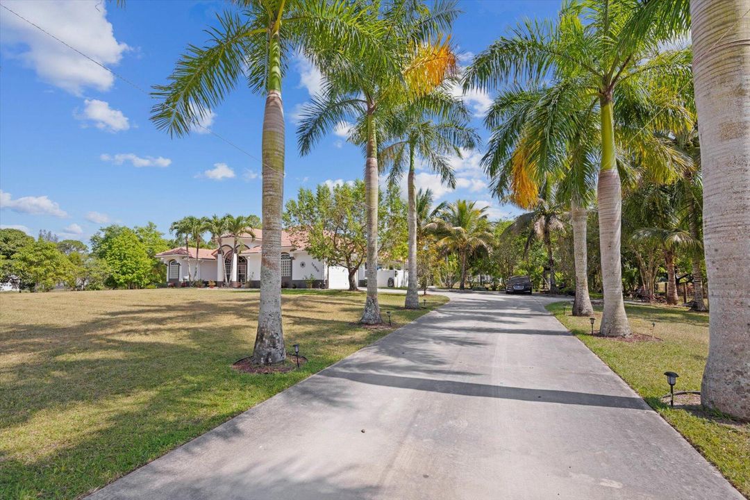 For Sale: $899,000 (5 beds, 3 baths, 2717 Square Feet)