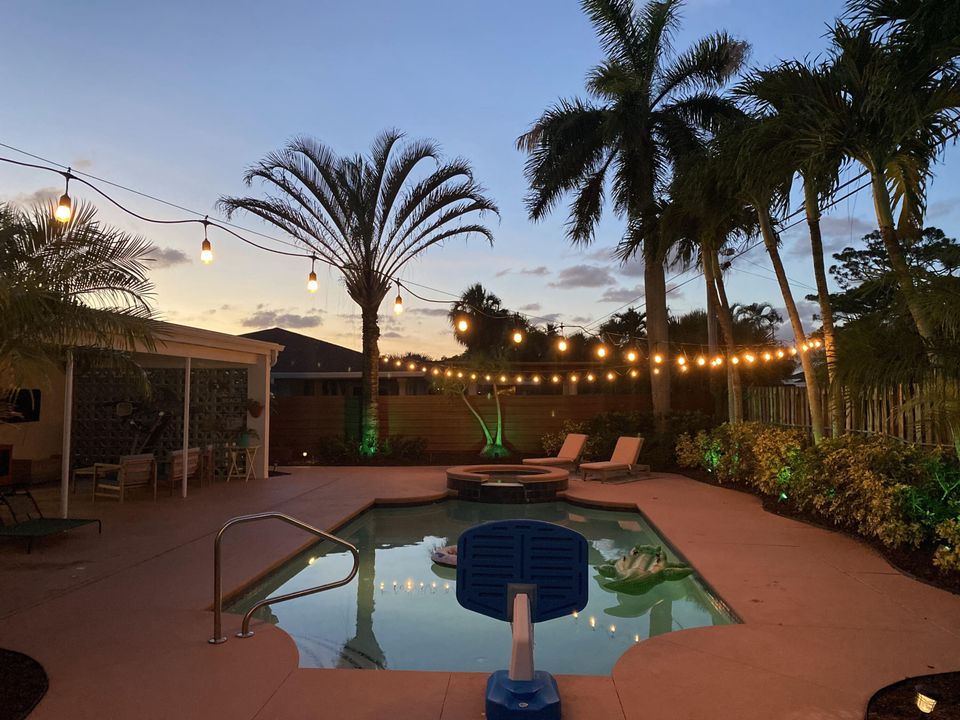 Active With Contract: $684,900 (3 beds, 2 baths, 1624 Square Feet)