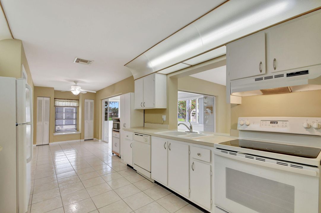 Active With Contract: $359,900 (2 beds, 2 baths, 1928 Square Feet)