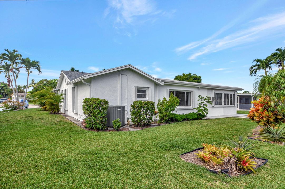 Active With Contract: $359,900 (2 beds, 2 baths, 1928 Square Feet)