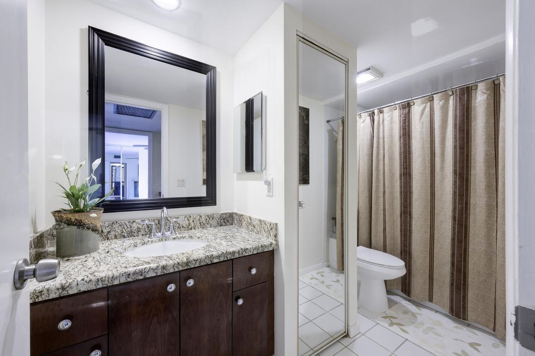 Active With Contract: $359,900 (2 beds, 2 baths, 1235 Square Feet)