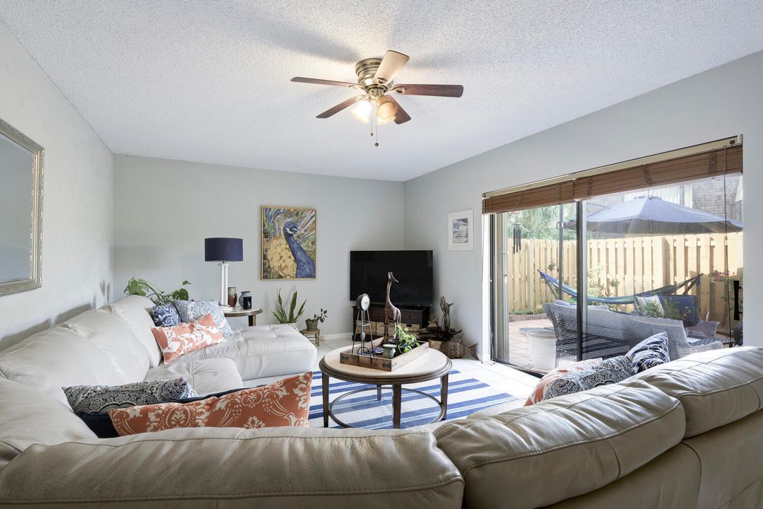 Active With Contract: $359,900 (2 beds, 2 baths, 1235 Square Feet)