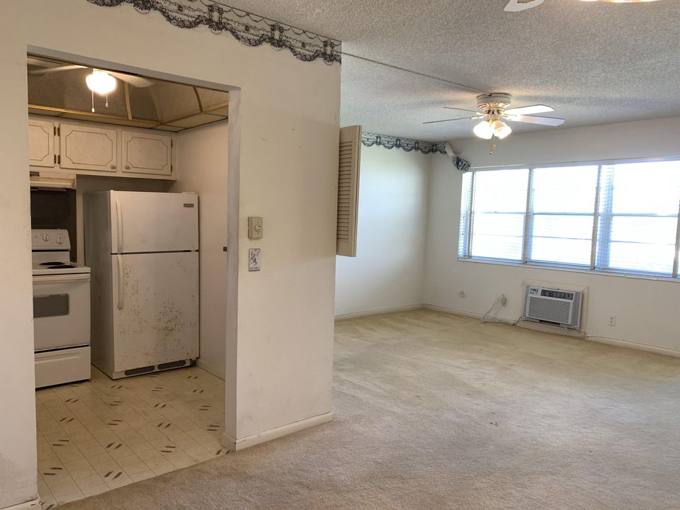 Active With Contract: $70,000 (1 beds, 2 baths, 646 Square Feet)