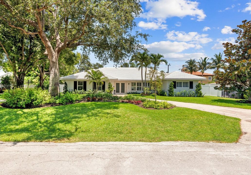 For Sale: $2,600,000 (4 beds, 3 baths, 2565 Square Feet)