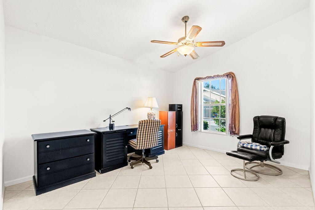 Active With Contract: $467,000 (3 beds, 2 baths, 1546 Square Feet)