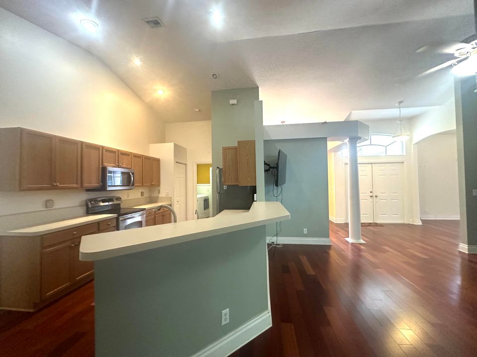 For Rent: $5,500 (5 beds, 2 baths, 2337 Square Feet)