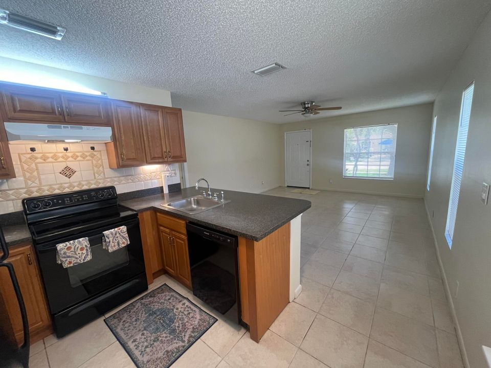 For Sale: $325,000 (3 beds, 1 baths, 1125 Square Feet)