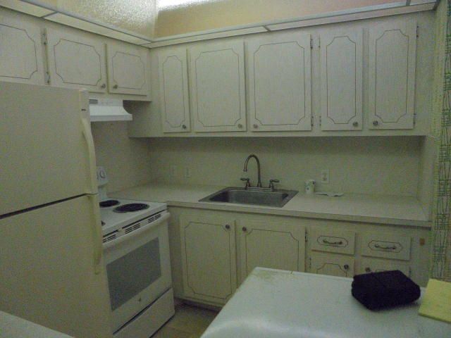 For Sale: $110,000 (1 beds, 1 baths, 720 Square Feet)