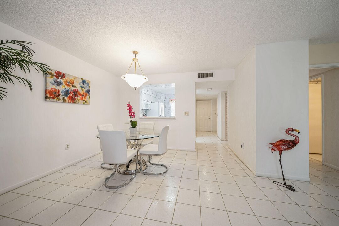 For Sale: $299,000 (2 beds, 2 baths, 1500 Square Feet)