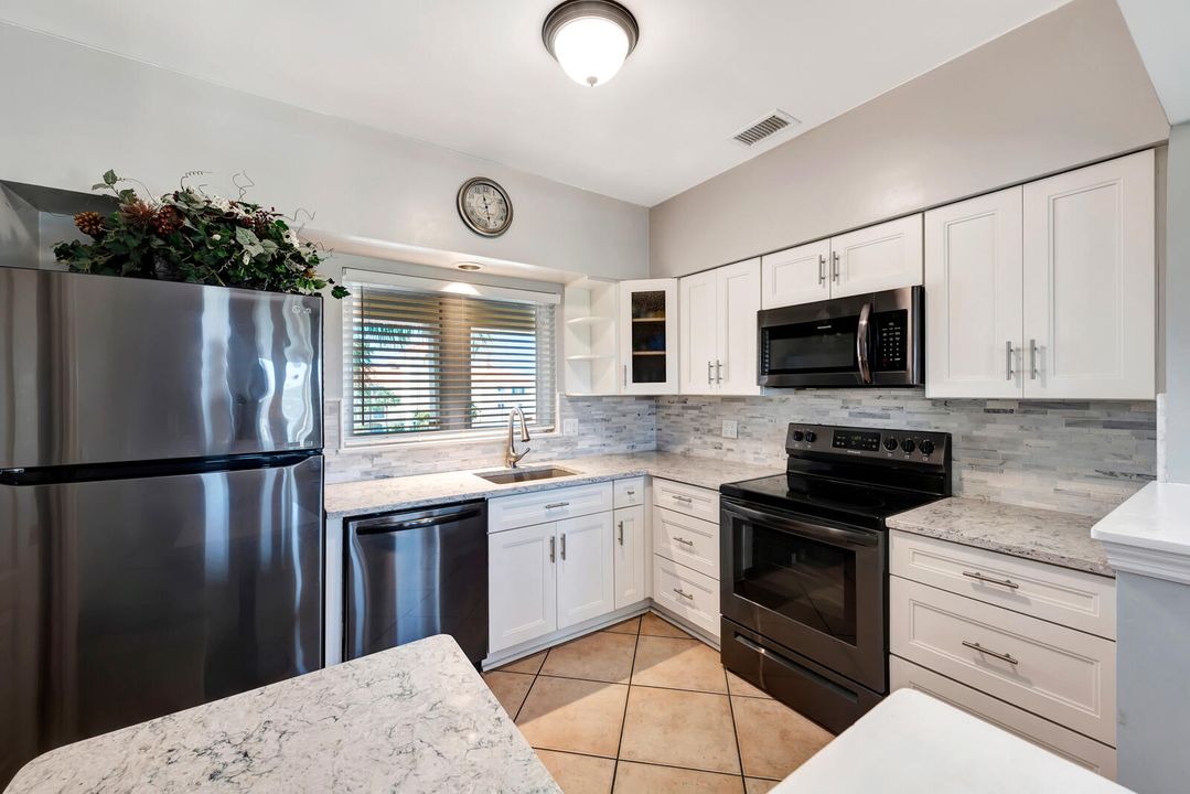 For Sale: $360,000 (2 beds, 2 baths, 1368 Square Feet)