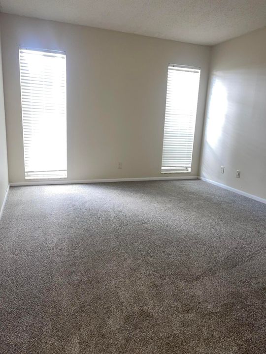 Active With Contract: $175,000 (1 beds, 1 baths, 780 Square Feet)