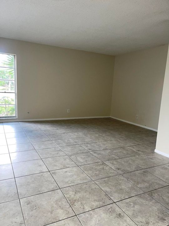 Active With Contract: $175,000 (1 beds, 1 baths, 780 Square Feet)