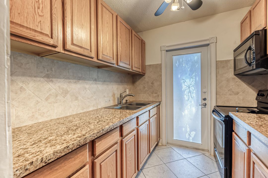 For Sale: $155,000 (2 beds, 2 baths, 850 Square Feet)