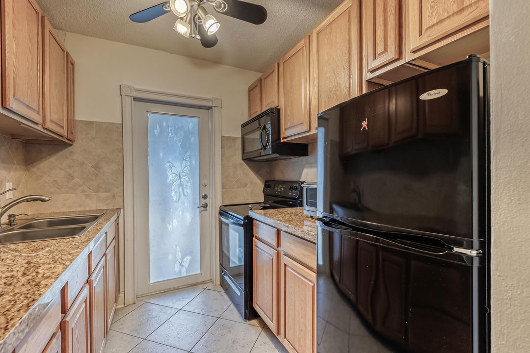 For Sale: $149,900 (2 beds, 2 baths, 850 Square Feet)