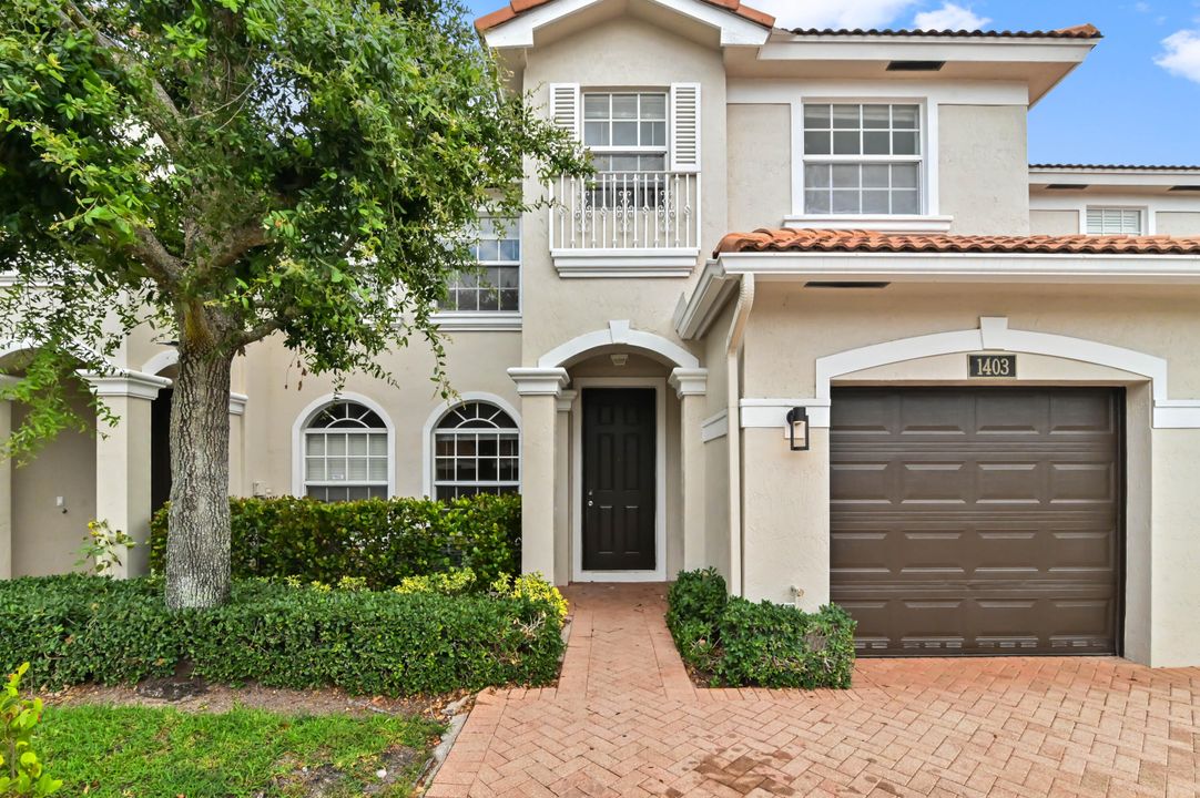 Active With Contract: $3,500 (3 beds, 3 baths, 2018 Square Feet)