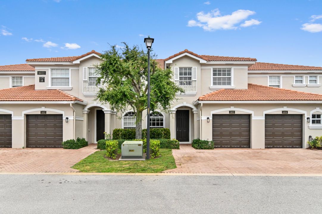 Active With Contract: $3,500 (3 beds, 3 baths, 2018 Square Feet)