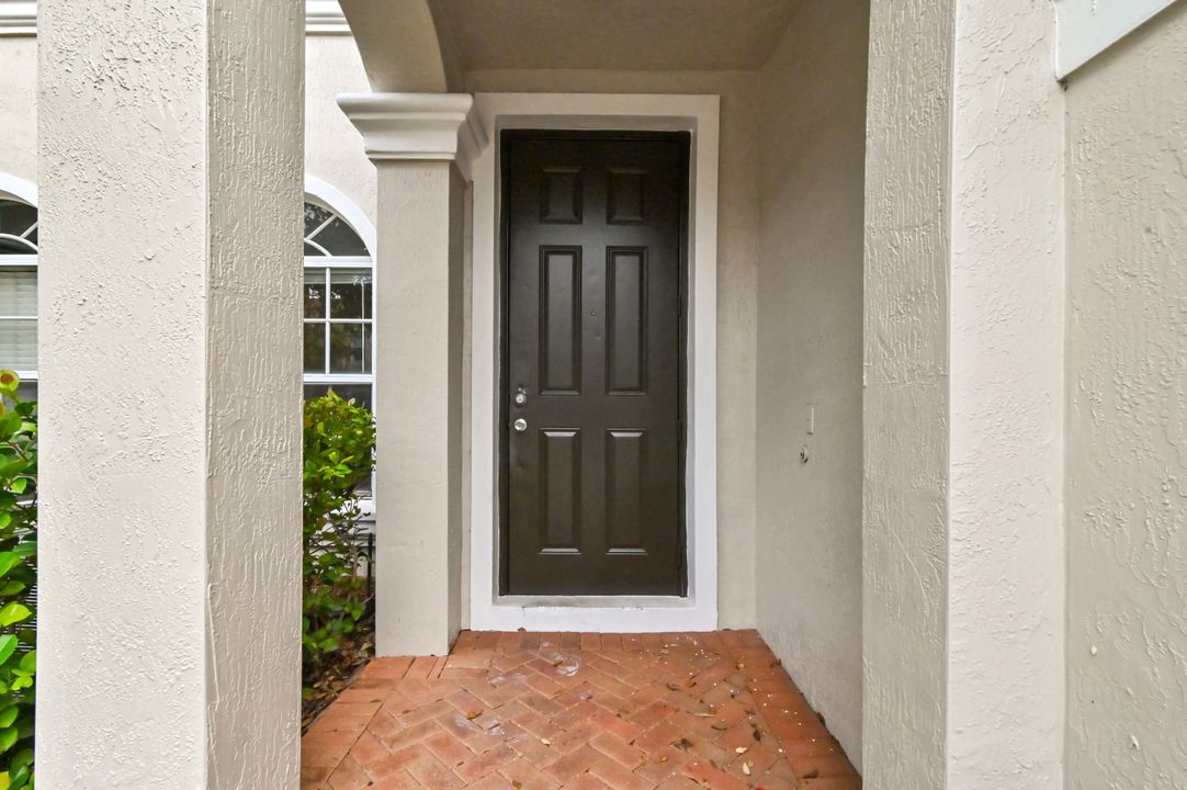 Active With Contract: $3,500 (3 beds, 3 baths, 2018 Square Feet)