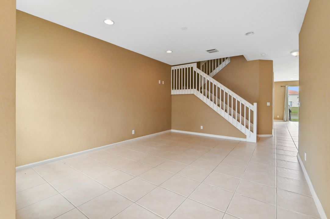 Active With Contract: $3,500 (3 beds, 3 baths, 2018 Square Feet)