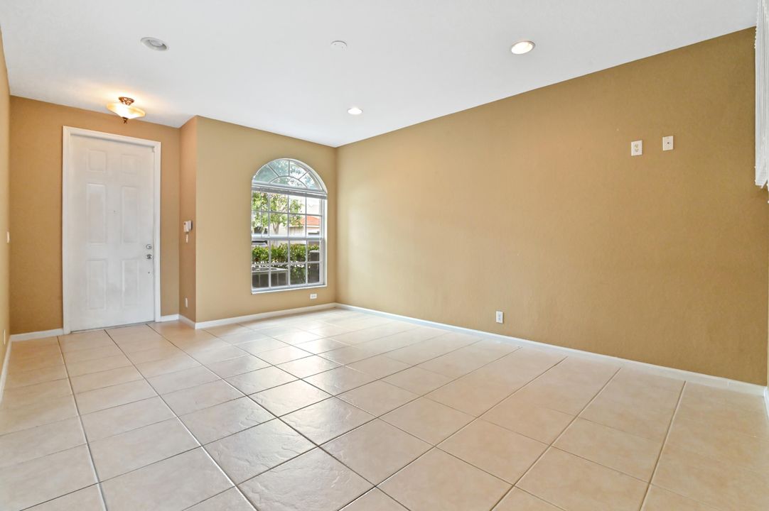 Active With Contract: $3,500 (3 beds, 3 baths, 2018 Square Feet)