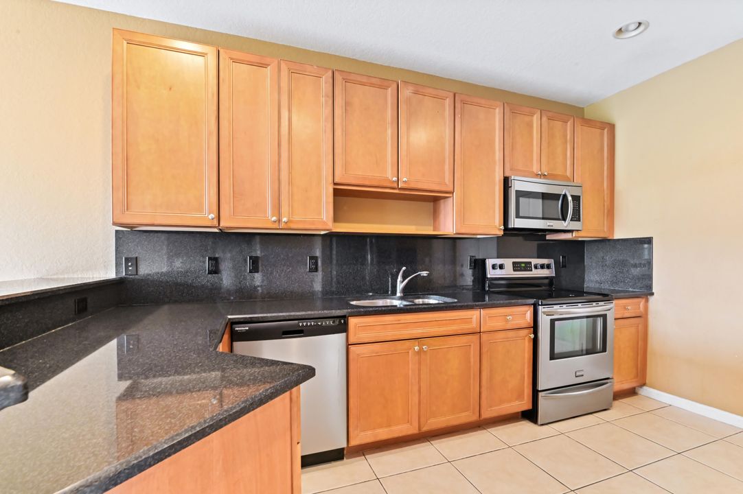 Active With Contract: $3,500 (3 beds, 3 baths, 2018 Square Feet)