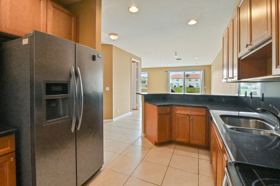 Active With Contract: $3,500 (3 beds, 3 baths, 2018 Square Feet)