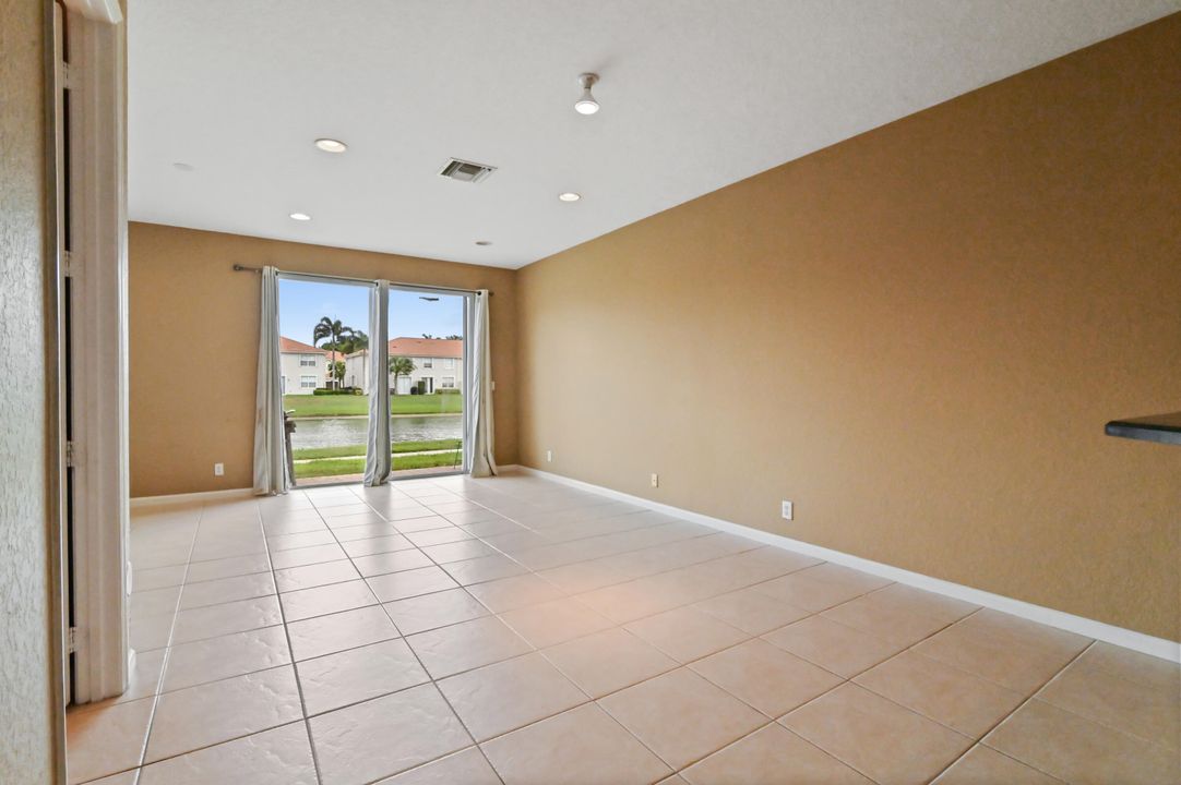 Active With Contract: $3,500 (3 beds, 3 baths, 2018 Square Feet)