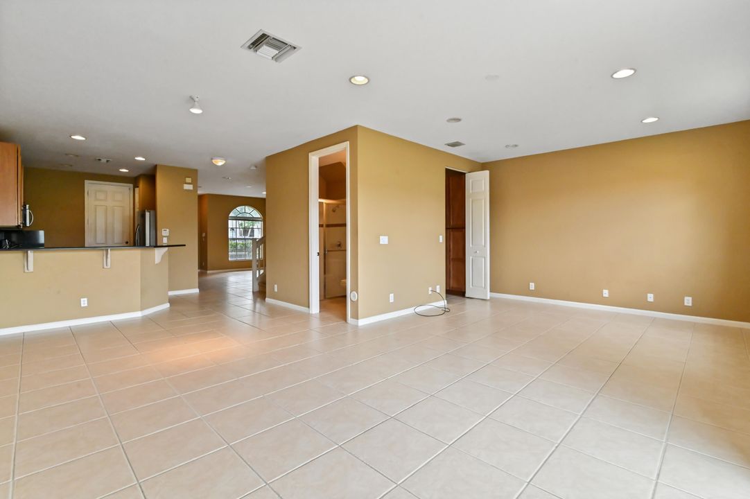 Active With Contract: $3,500 (3 beds, 3 baths, 2018 Square Feet)