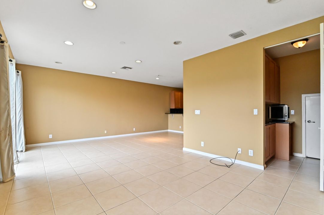 Active With Contract: $3,500 (3 beds, 3 baths, 2018 Square Feet)