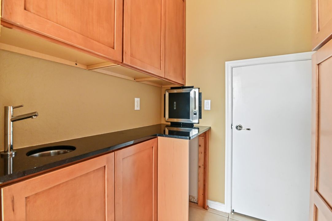 Active With Contract: $3,500 (3 beds, 3 baths, 2018 Square Feet)