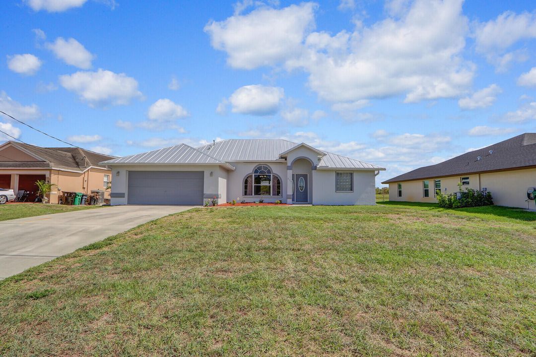 For Sale: $499,900 (3 beds, 2 baths, 1925 Square Feet)