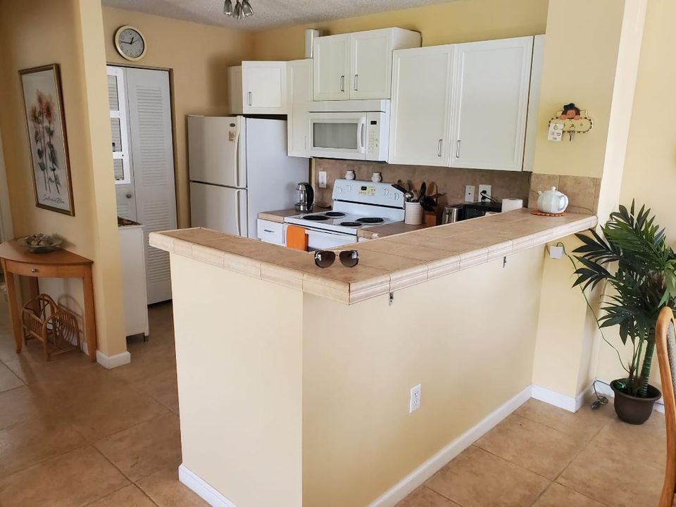 For Rent: $1,700 (1 beds, 1 baths, 688 Square Feet)