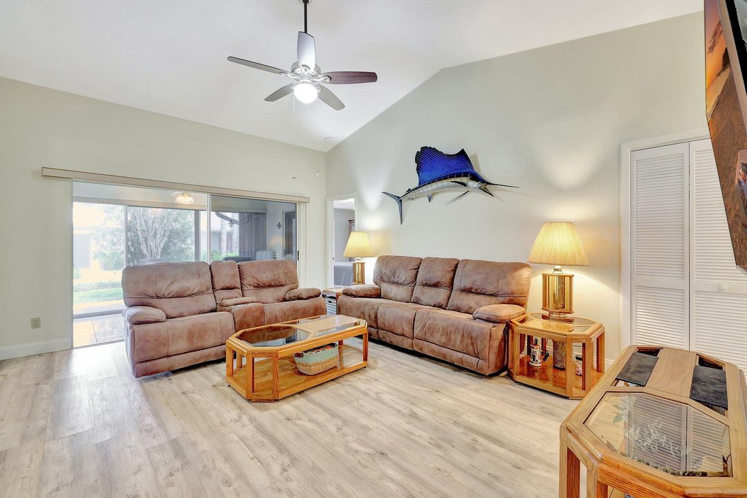 Active With Contract: $329,000 (3 beds, 2 baths, 1346 Square Feet)