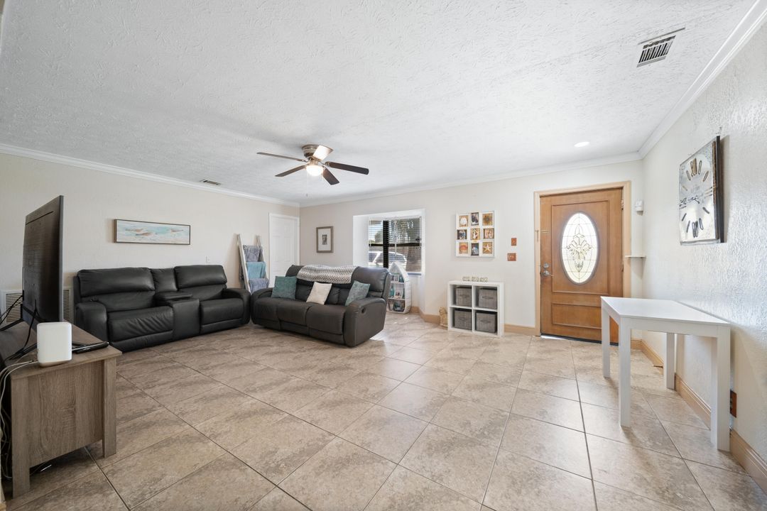 Active With Contract: $339,900 (3 beds, 2 baths, 1334 Square Feet)