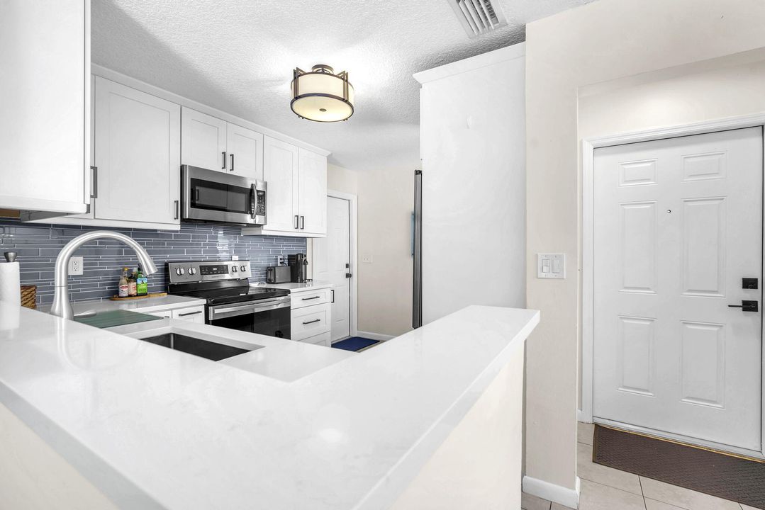 Active With Contract: $565,000 (3 beds, 2 baths, 1281 Square Feet)